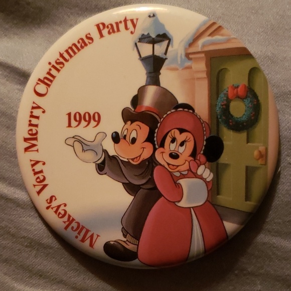 Mickey's Very Merry Christmas Party 1999 Button - Picture 1 of 2